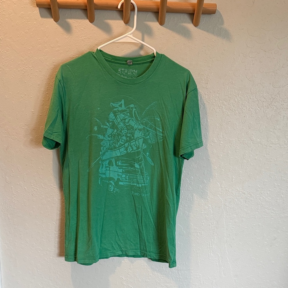 Stripn’ Fly wear Green Graphic T-Shirt L